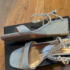 Badgley Mischka Kaelyn Mid wedge Heel